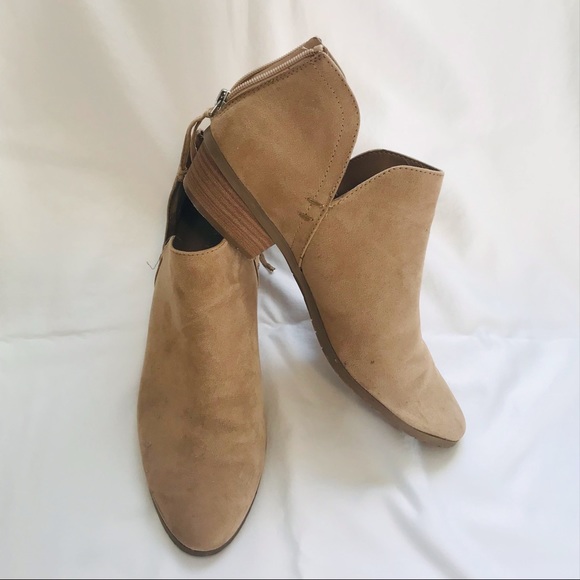 Reaction By Kenneth Cole Booties - Picture 2 of 7